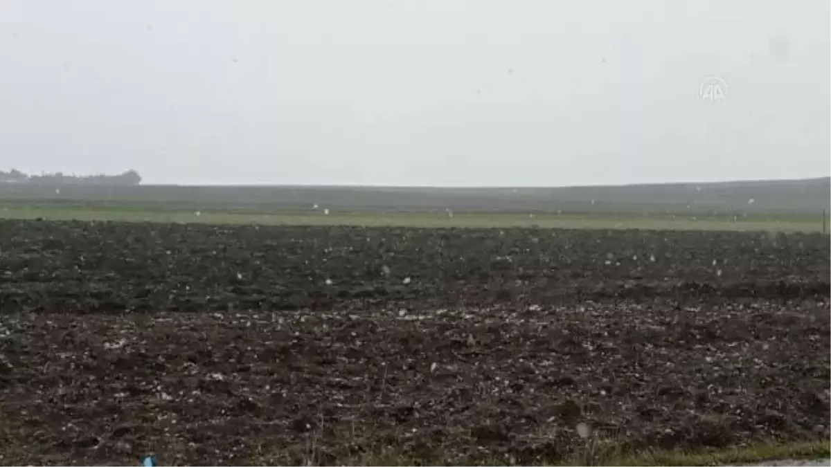 Silivri'nin yüksek kesimlerinde kar yağış başladı
