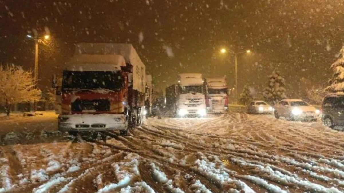 Son Dakika: Beklenen yoğun kar yağışı nedeniyle tır ve kamyonların İstanbul’a girişi yasaklandı