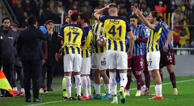 Son Dakika: Kıyamet kopuyor! Fenerbahçe-Trabzonspor maçında misyon yapan Mete Kalkavan hakemliği bıraktı