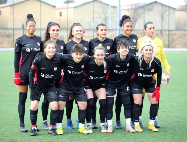 Turkcell Bayan Futbol Muhteşem Ligi: Sivasspor: 1 Hakkarigücüspor: 4