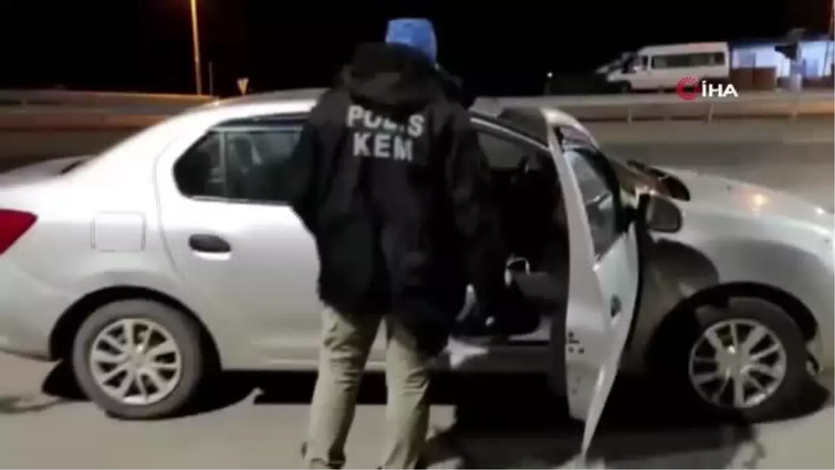 Yol uygulamasında durdurulan araçta valiz içerisine gizlenmiş 103 kilo 550 gram eroin ele geçirildi