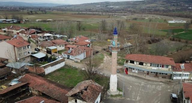 Bu da camisiz minare! Tuhaflığı fark eden herkes telefonuna sarılıp fotoğrafını çekiyor