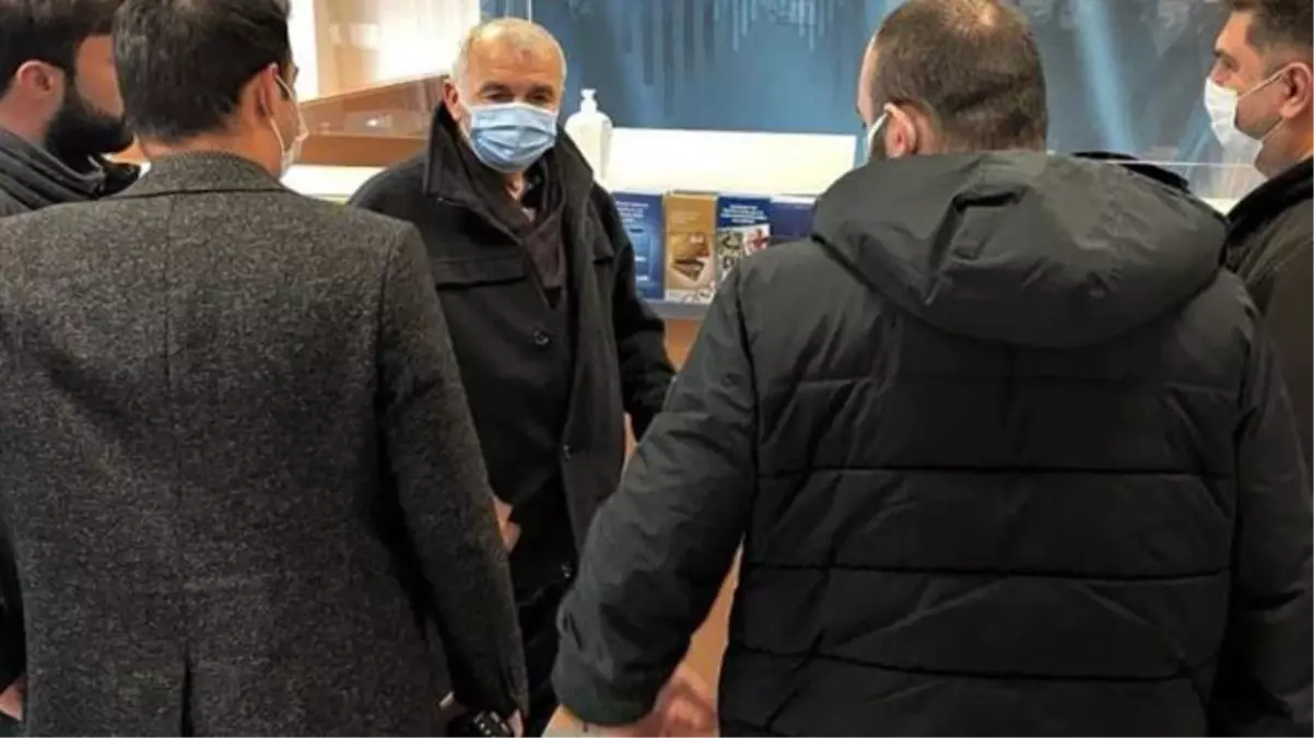 Dolandırıcının hesabına para yatırmayı beceremediği için polisi arayıp elden vermek istedi