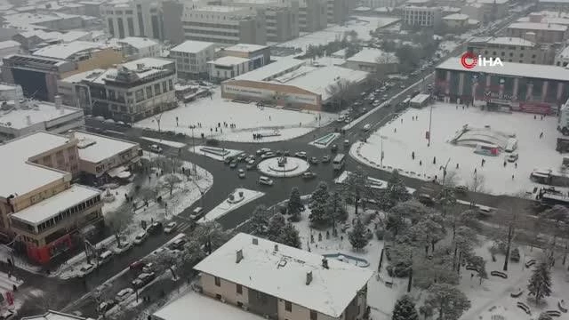 Erzincan güne karla uyandı