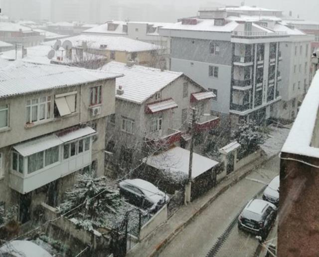 İstanbul'da günlerce sürecek kar yağışı başladı! İhtarlar arka arda geliyor