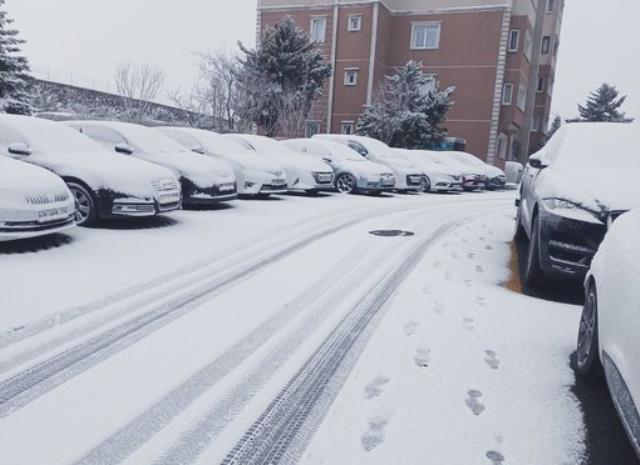 İstanbul'da günlerce sürecek kar yağışı başladı! İhtarlar arka arda geliyor