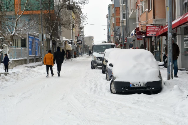 Çerkezköy'de ağır kar yağışı ömrü olumsuz etkiliyor