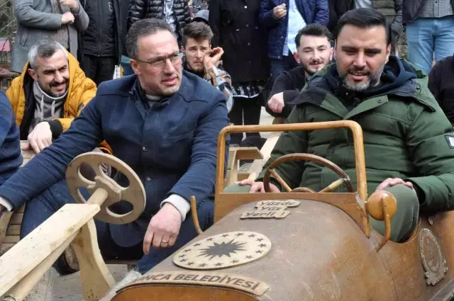 Sanatçı Alişan Rize'de tahta araba yarışına katıldı