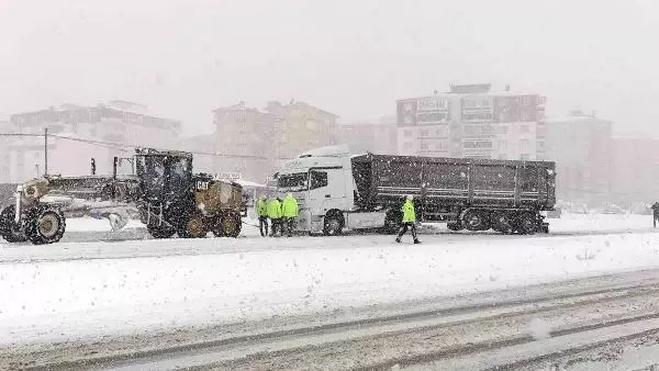 Tekirdağ'ın yüksek kısımlarında ağır kar yağışı (3)