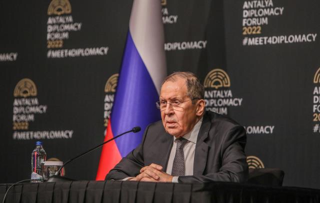 Ukraynalı gazeteciden Rus Bakan Lavrov'u sinirlendiren soru: Hastaneyi neden vurdunuz?