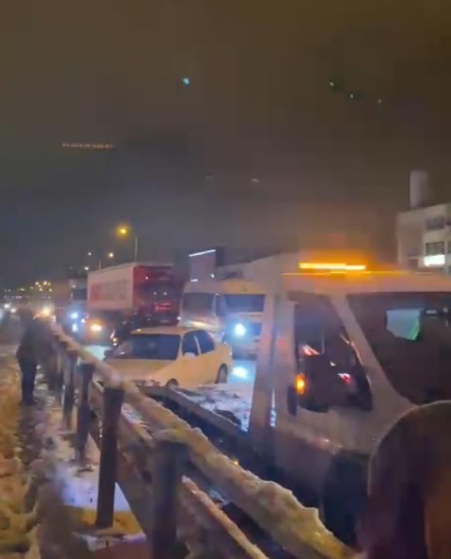 13 araç kazaya karıştı, D100 trafiğe kapatıldı 13 araç kazaya karıştı, D100 trafiğe kapatıldı