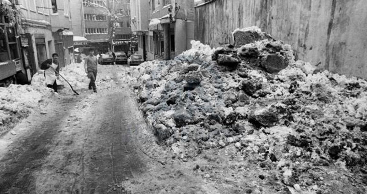 1987'de İstanbul'a yağan kar nasıldı? (FOTOĞRAFLI) İstanbul'a 1987'de yağan kar görüntüleri!