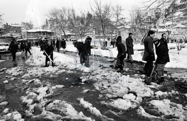 1987'de İstanbul'a yağan kar nasıldı? (FOTOĞRAFLI) İstanbul'a 1987'de yağan kar görüntüleri!