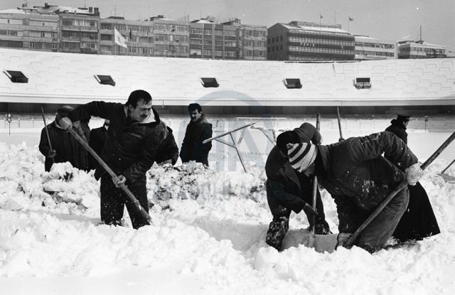 1987'de İstanbul'a yağan kar nasıldı? (FOTOĞRAFLI) İstanbul'a 1987'de yağan kar görüntüleri!