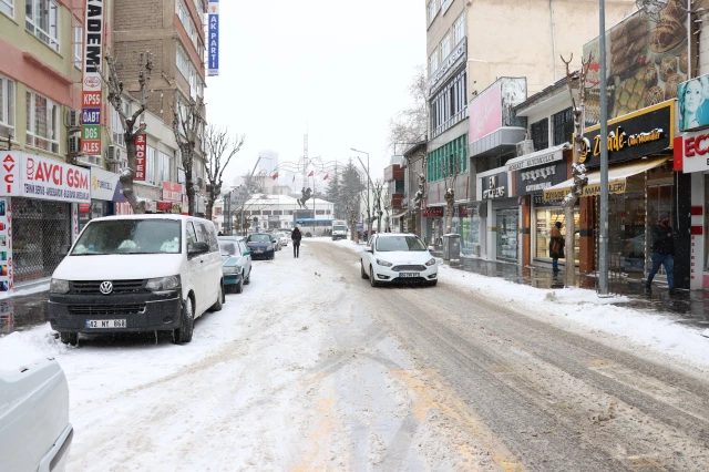 İç Anadolu'da kar yağışı tesirli oluyor