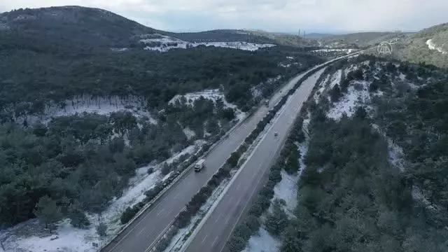 İZMİR- Çeşme ilçesinde kar yağışı (2)