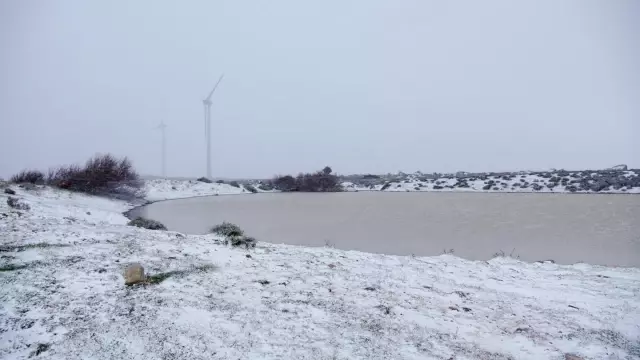 İZMİR- Çeşme ilçesinde kar yağışı (2)