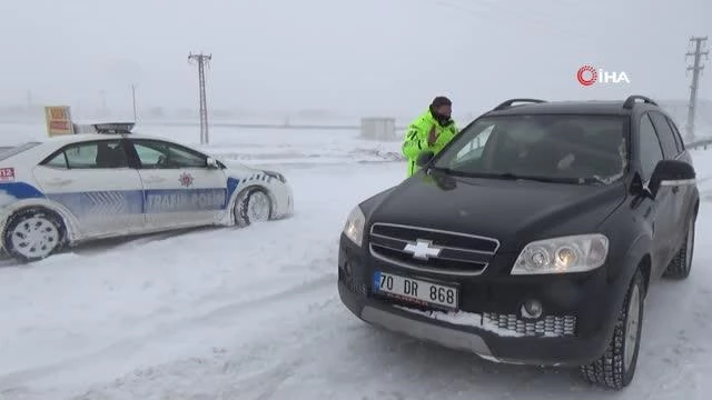 Kar fırtınası Karaman-Mersin karayolunu ulaşıma kapattı