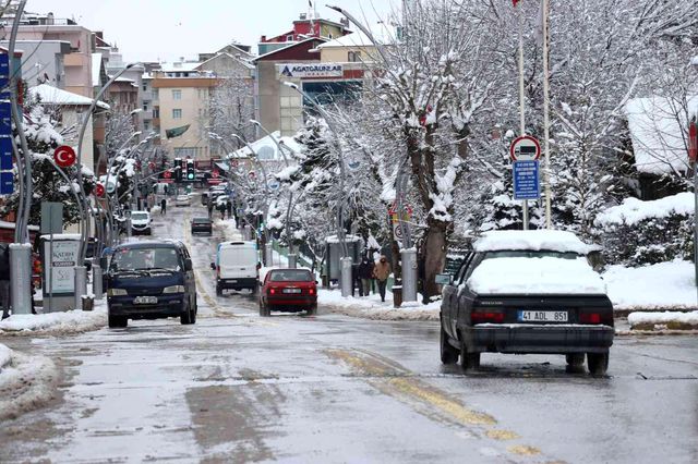 kocaeli de kar yagisi gunluk yasami olumsuz 10 14789654 o