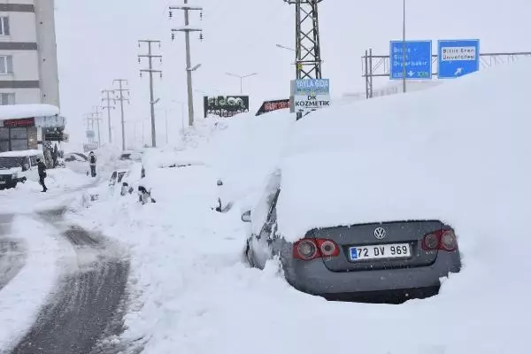 Van ve Bitlis'te 445 yerleşim yerinin yolu ulaşıma kapandı