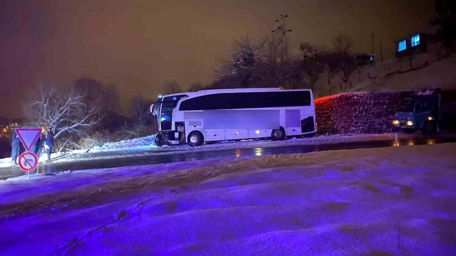 yolcu otobusu buzlu yolda 500 metre kaydi 25 3 14790608 o
