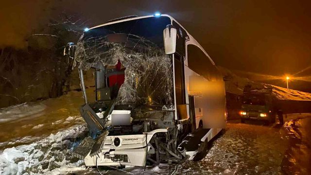 yolcu otobusu buzlu yolda 500 metre kaydi 25 5 14790608 o