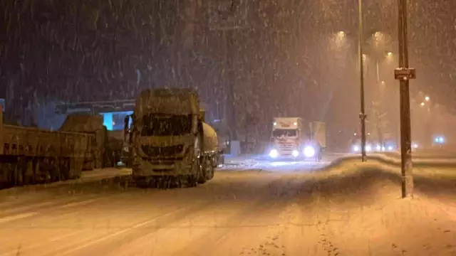 Zonguldak yolu uzun araç geçişine kapatıldı