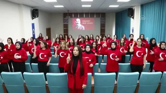 AFYONKARAHİSAR - Üniversiteliler işaret lisanıyla İstiklal Marşı'nı okudu
