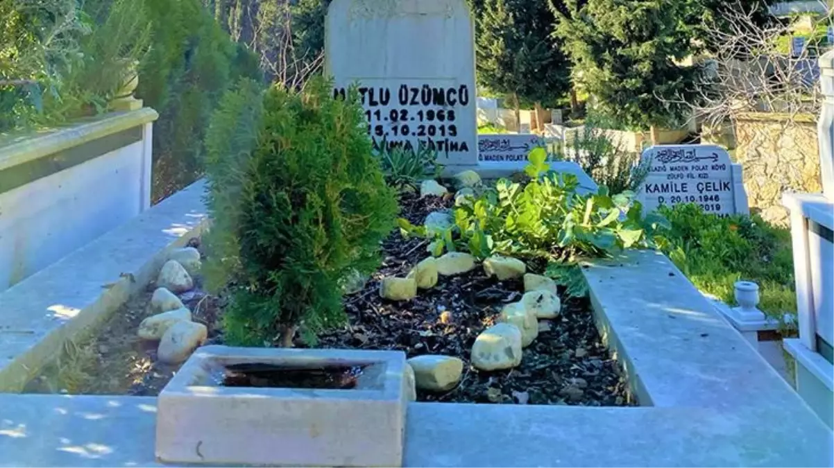 Babasının mezarını ziyaret edip fotoğraf çekti, eve gittiğinde fark ettiği detay hüngür hüngür ağlattı