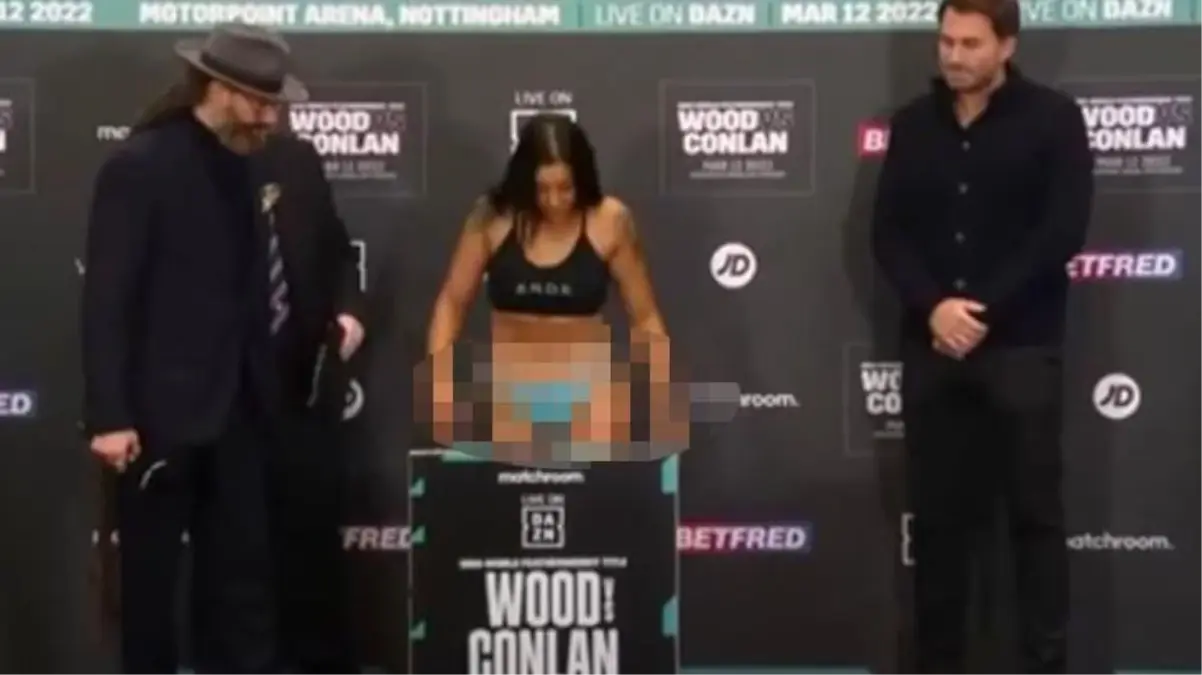 Basın toplantısında görülmemiş olay! Kadın sporcu bir anda soyunmaya başladı