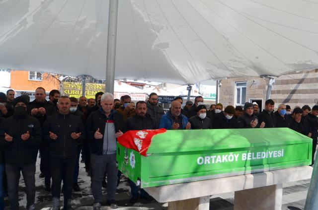 Erkek arkadaşı tarafından defalarca bıçaklanan Asya doğum gününde son yolculuğuna uğurlandı