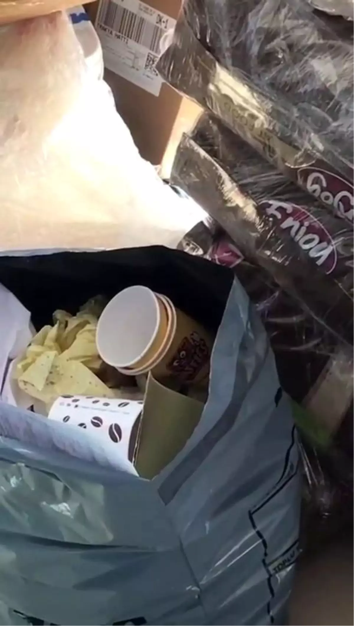 Esnafa kargo şubesinde karton bardak şoku