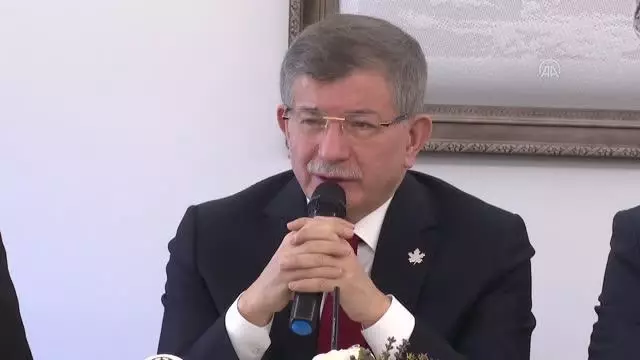 Gelecek Partisi Genel Lideri Davutoğlu, basın mensuplarıyla bir ortaya geldi