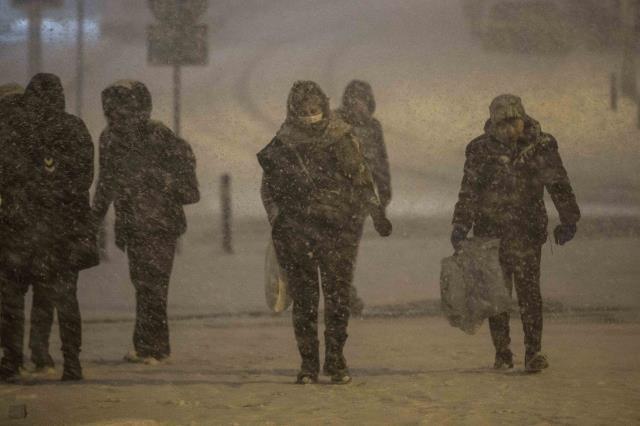 İstanbul'da şiddetini artıran kar yağışı yarın da sürecek mi? Ekrem İmamoğlu'ndan yeni ihtar