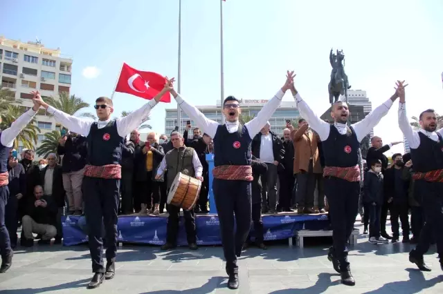 İstiklal Marşı'nın kabulü ve Erzurum'un kurtuluş yıl dönümü İzmir'de kutlandı