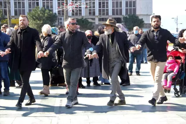 İstiklal Marşı'nın kabulü ve Erzurum'un kurtuluş yıl dönümü İzmir'de kutlandı