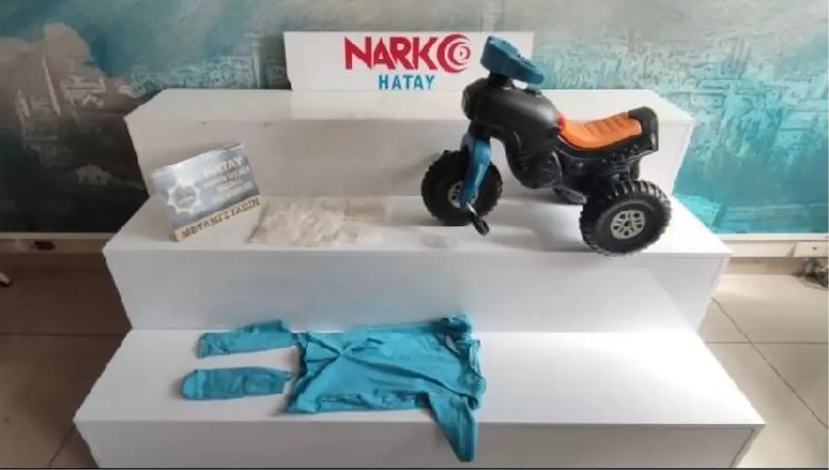 Oyuncak motosikletin içinden uyuşturucu çıktı