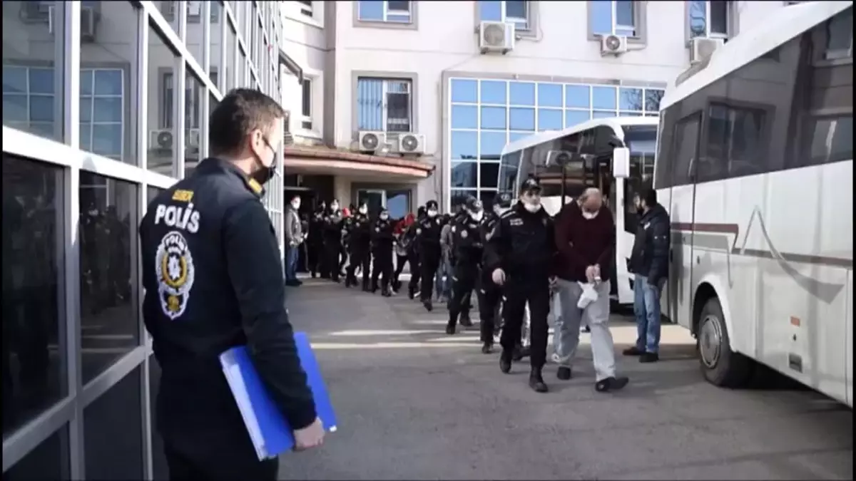 Öğretmen rolü yapan 28 kişilik siber dolandırıcı çetesi çökertildi