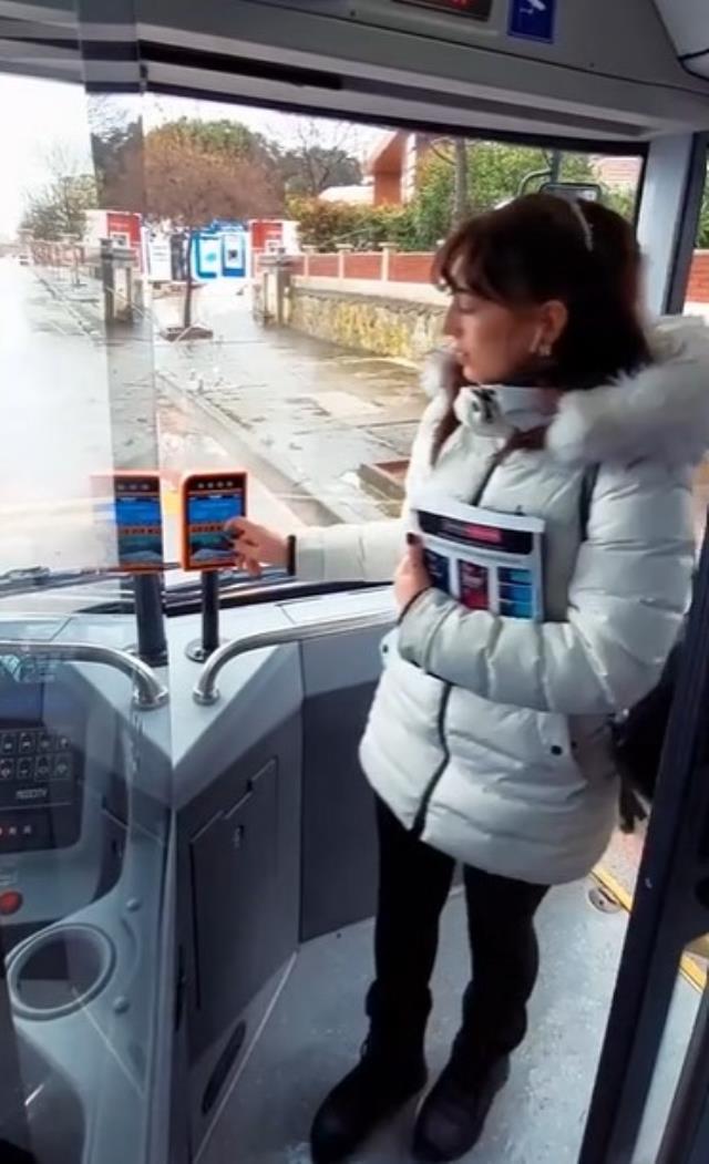 Trabzon'da belediye otobüsüne binen vatandaşlar, kart okutunca çıkan sese inanamadı