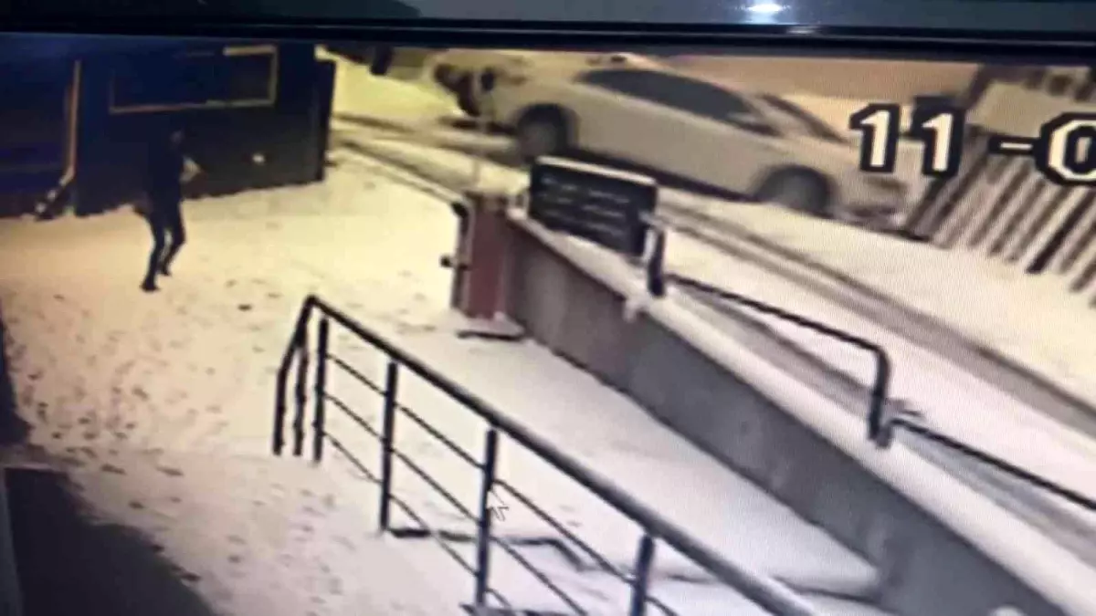 Site görevlisi ölümden saniyelerle kurtuldu