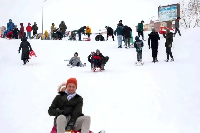 Vatandaşlar karın keyfini 'Talas'ın Erciyes'inde çıkardı