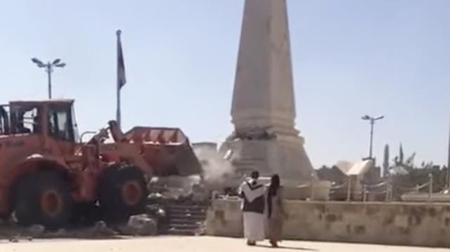 Yemen'deki Türk Şehitlik Anıtı'na saldırı! İş makinesiyle yıkmaya çalıştılar