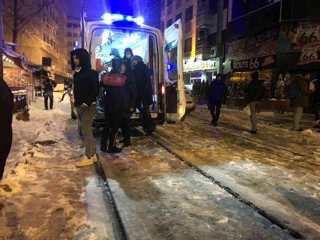 eglence mekaninda bir kadini darp etti disari 14793207 o