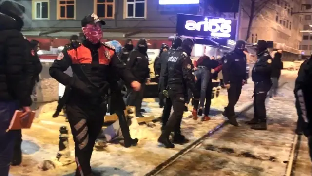 eglence mekaninda bir kadini darp etti disari 5 14793207 o