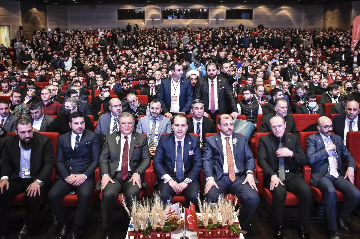 Fatih Erbakan, partisinin İstanbul İl Başkanlığı Olağan 2. Kongresi'ne katıldı