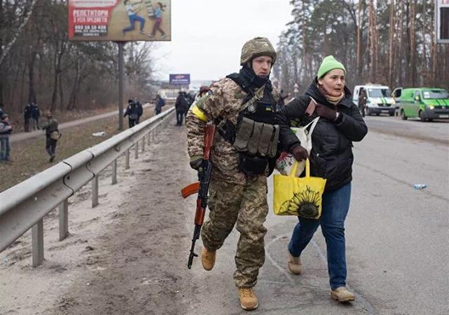 İşgalin 18. gününde dehşetli saldırı! Rusya Kiev'den tahliye edilen sivilleri vurdu, 7 kişi hayatını kaybetti