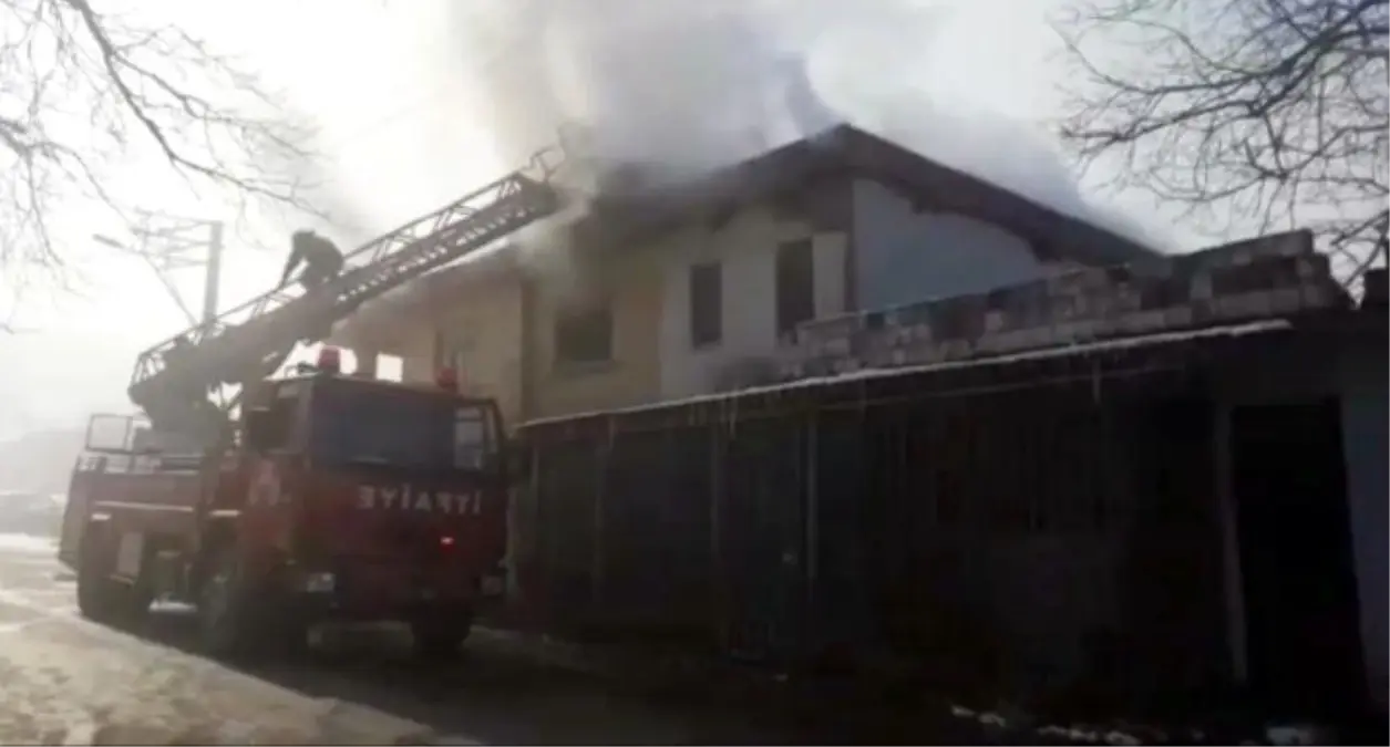 İtfaiyenin zamanında müdahalesi evi küle dönmekten kurtardı
