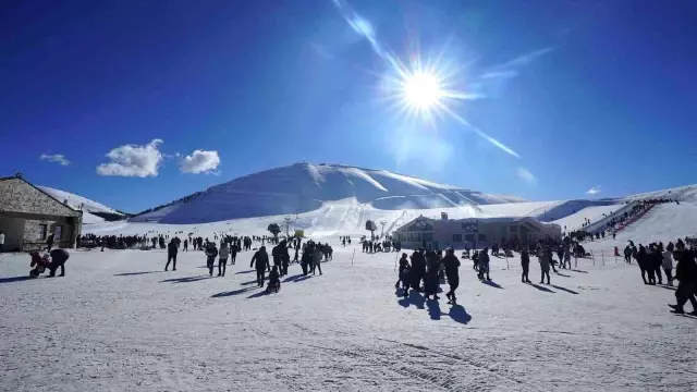 Yenilenen Yedikuyular Kayak Merkezi, hafta sonları kar tutkunlarının gözdesi haline geldi