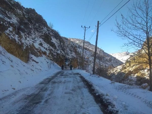 Adıyaman'da 214 yerleşim yeri yolu, kardan kapalı