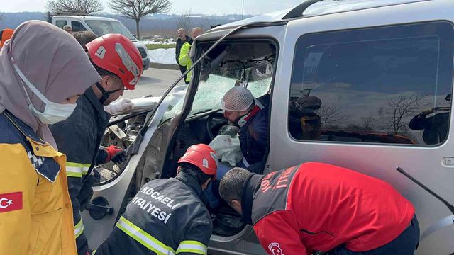 duran tira arkadan carpan aracin surucusu ici 11 14795016 o
